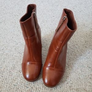 Womens cognac vegan leather block heel boots 70s size 6 WIDE